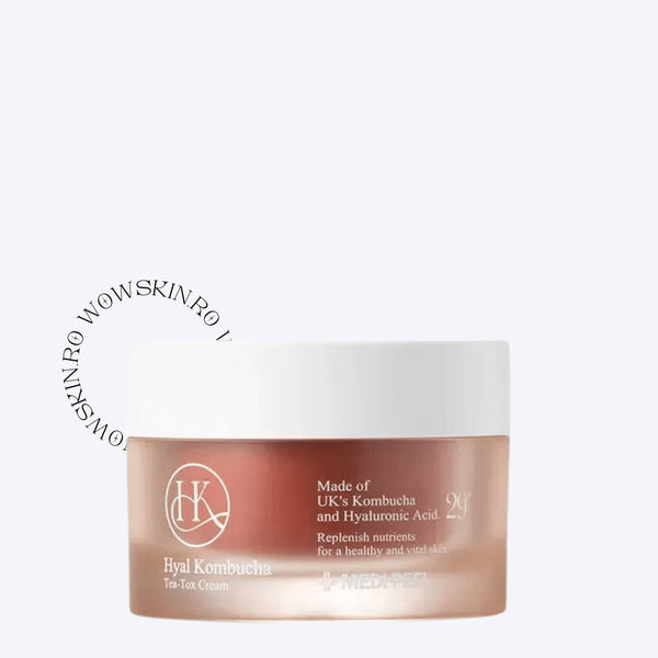 Hidratați-vă și hrăniți-vă pielea cu Hyal Kombucha Tea-Tox Cream de la MEDIPEEL. Această cremă de lux îmbină cea mai bună Kombucha din Marea Britanie cu acid hialuronic, oferind nutrienți esențiali pentru un ten sănătos și vital. Textura sa cremoasă și ingredientele puternice asigură o piele refăcută și radiantă